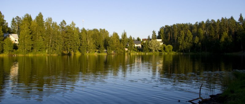Jezero Myllyjärvi hned za lokalitou Roninmäki